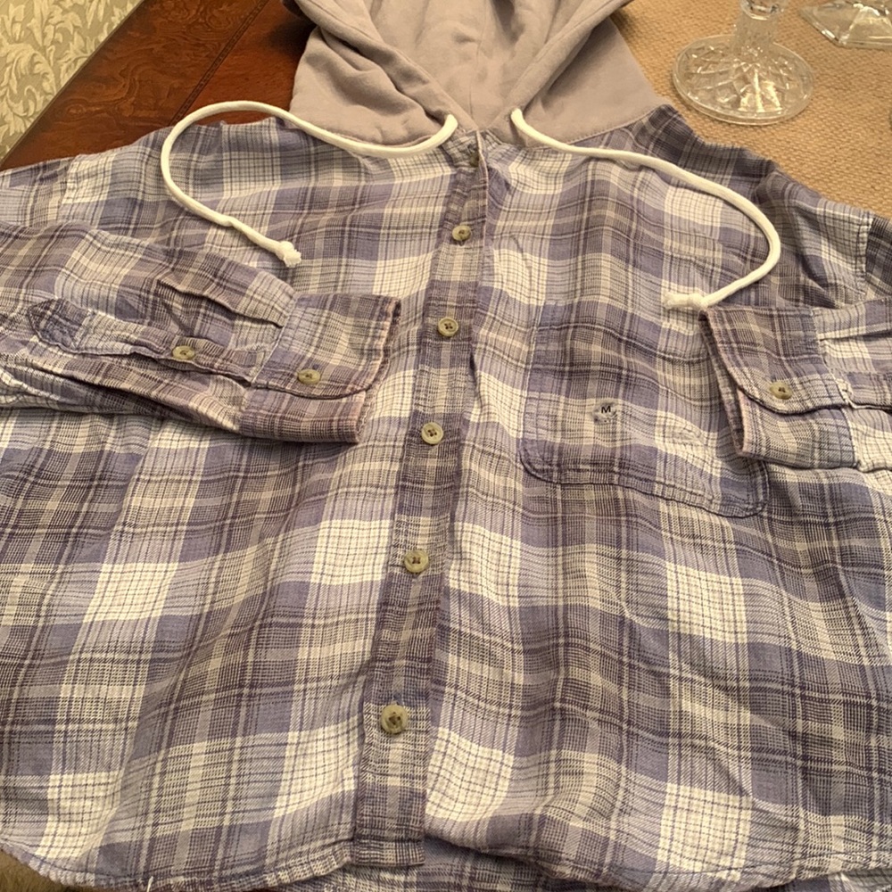 New Women’s American Eagle Flannel Cropped Size Medium
